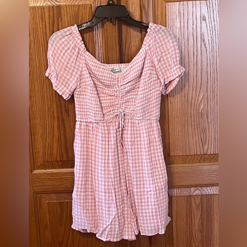 EUC and VERY CUTE! Pink/White Gingham Romper from Hollister Size Small